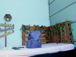 yurlycardona Brown live webcam