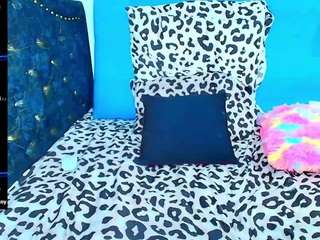 HoneeyBunny live webcam show