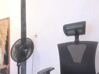 dakotajamess's CamSoda show and profile