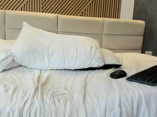 DakotaJamess live webcam show