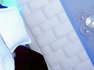 naughty-sexy-girrl live cam profile