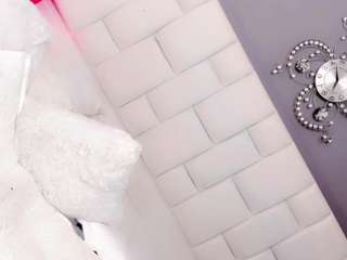 naughty-sexy-girrl's CamSoda show and profile