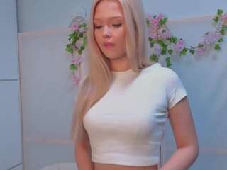 dionnamoos's CamSoda show and profile