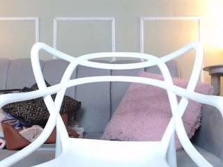 curlydani's CamSoda show and profile