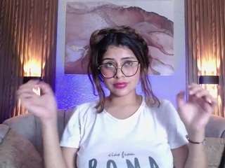 curlydani's CamSoda show and profile