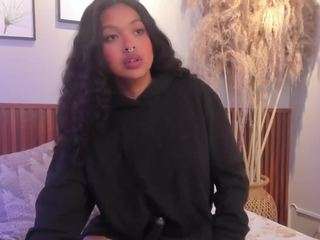 miahivanov Live Webcam on CamSoda