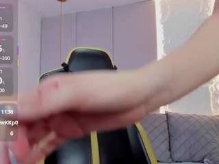 ariel-blossomm Live Webcam on CamSoda