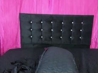  cutenaked-8 chat room