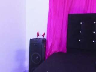 cutenaked-8 webcam
