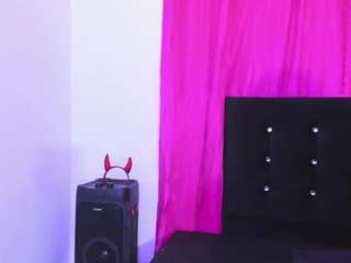 cutenaked-8 live webcam show