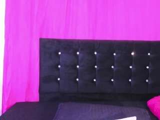 Cutenaked-8 live webcam