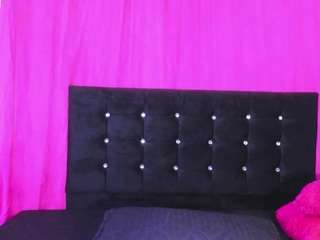 cutenaked-8's live room