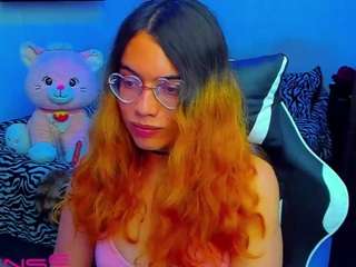 Este modelo está ao vivo agora. lillykittyy
