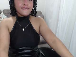 redveelvet25 Live Webcam on CamSoda
