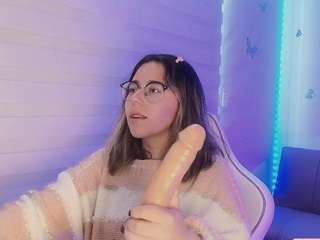 sweettvera's CamSoda show and profile