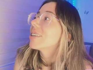 sweettvera live cam profile