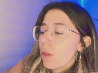 sweettvera live cam profile