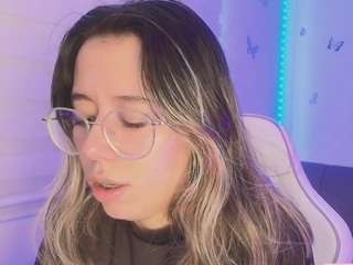 sweettvera's CamSoda show and profile