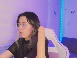 sweettvera's CamSoda show and profile