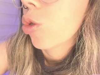 sweettvera's CamSoda show and profile