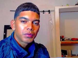 themykeone webcam model