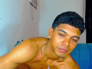 Themykeone's cam show statistics and live stream