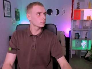 astren-villo, male webcam model,  years old, on live webcam