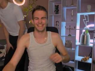 le modèle astren-villo est en webcam porno dans un show sur le site camsoda, il possède les tags suivants: armpits,gape,tease,smoking,sexting,mustache,muscular,hidden gay sex,hazel eyes,gay jerk,fetish,asshole,drinking,cock rating,brutal,brunette hair,brown eyes,black hair,beardy,average