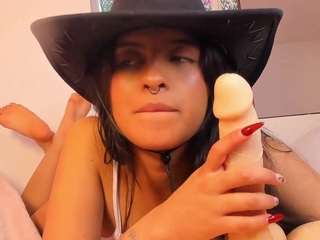 elenna-salvatoree webcam