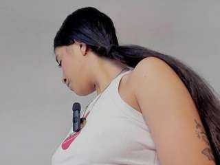 elenna-salvatoree webcam