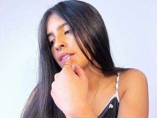 elenna-salvatoree webcam