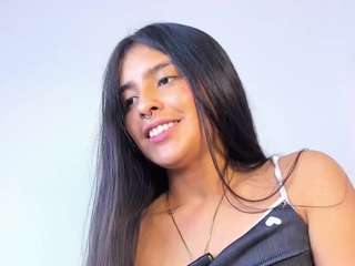 elenna-salvatoree webcam