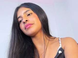 elenna-salvatoree webcam