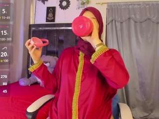 le modèle shanajamil est en webcam porno dans un show sur le site camsoda, il possède les tags suivants: black hair,blowjob,deepthroat,doggy style,drinking,hazel eyes,lovense,sex toys,skinny,tattoos,tittyfuck,toys,big tits,curvy,hd