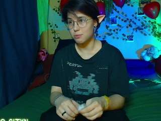 tricky-kitsune live cam profile