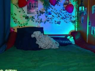 tricky-kitsune's CamSoda show and profile