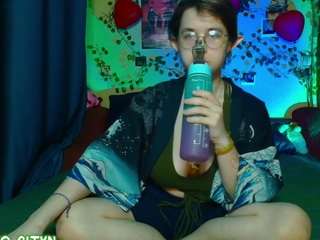 tricky-kitsune's CamSoda show and profile