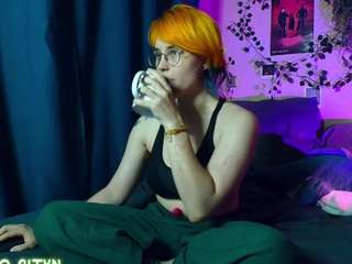 tricky-kitsune live on CamSoda