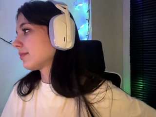 camillemoreau, female webcam model,  years old, on live webcam