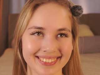 Image 1 of melaniaweisenburger, female webcam model,  years old, on live webcam
