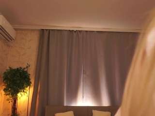 melaniaweisenbur... Live Webcam on CamSoda