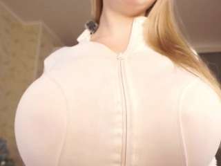 Live webcam model melaniaweisenburger on Soda Cams