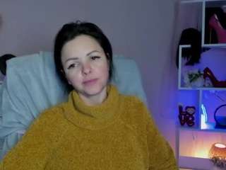 This model is live right now. mollymoon40