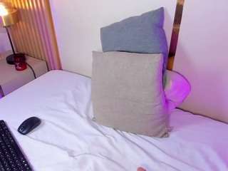 emmihops's CamSoda show and profile