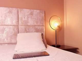 miaaharperx, female webcam model,  years old, on live webcam