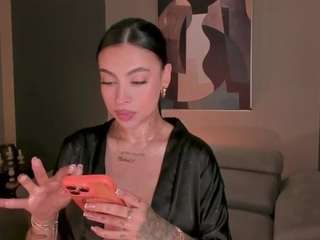 Bu model şu anda canlı. christineford1