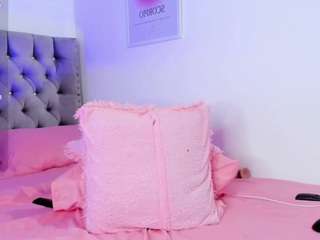 evacutee1 from CamSoda is Freechat