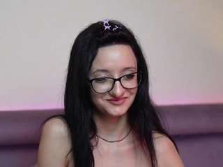 joelleapril's CamSoda show and profile