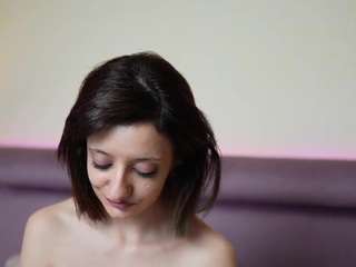 joelleapril's live room