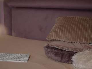 JoelleApril live cam preview